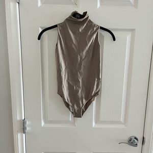 SKIM NWOT ESSENTIAL MOCK NECK SLEEVELESS BODYSUIT XXS/XS